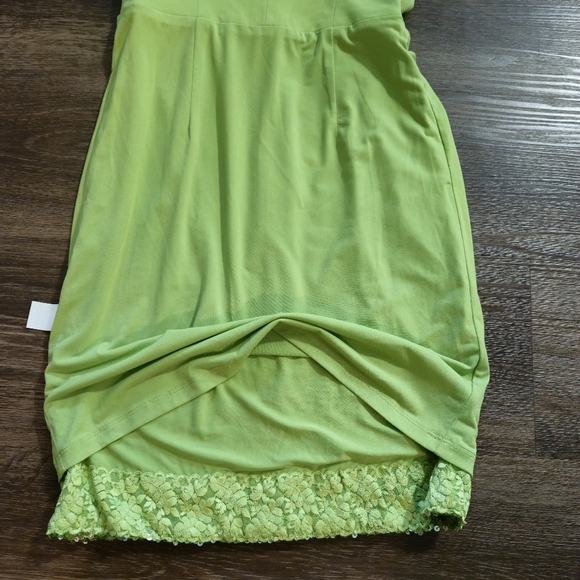 DRESS THE POPULATION Zoe V-Neck Green Sequin Bodycon Mini  Dress - Picture 13 of 15